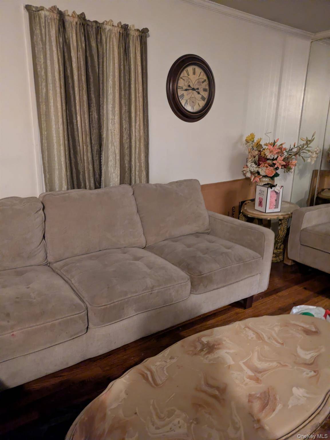 Casa de 3 Dormitorios en Venta en Uniondale - Nueva York - EE. UU. - 5