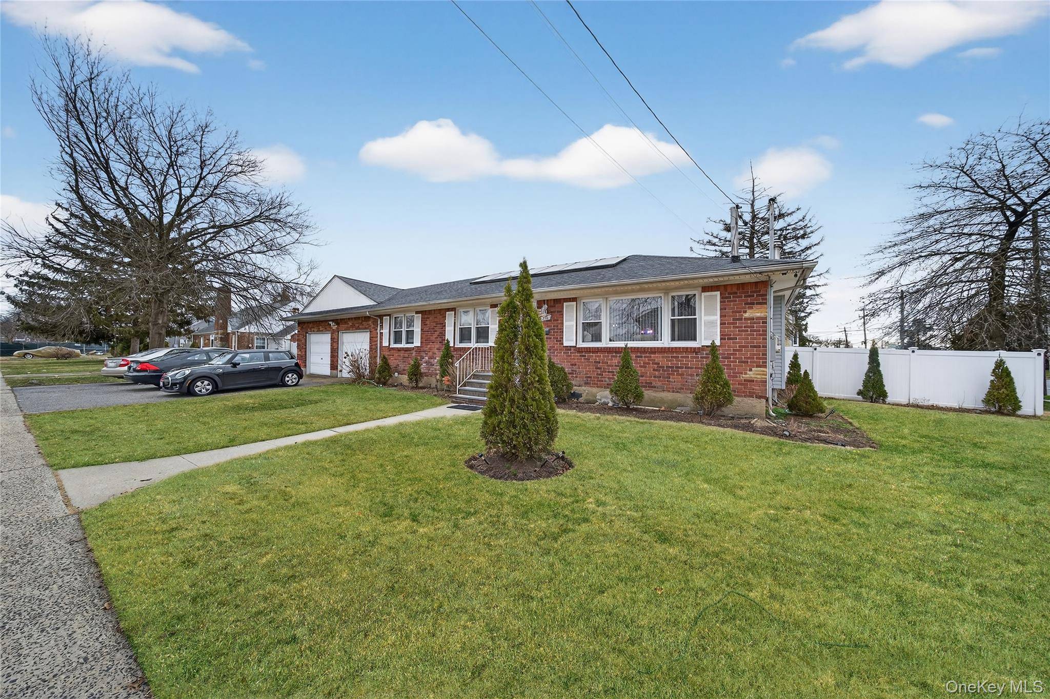 Casa de 3 Dormitorios en Venta en Uniondale - Nueva York - EE. UU. - 3