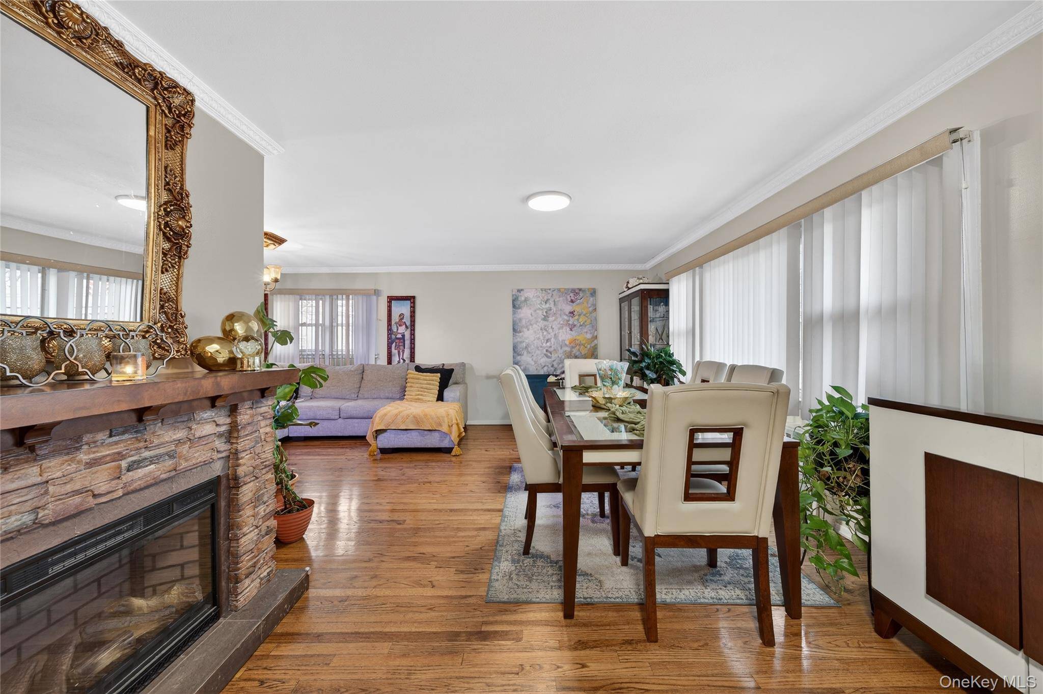 Casa de 3 Dormitorios en Venta en Uniondale - Nueva York - EE. UU. - 5
