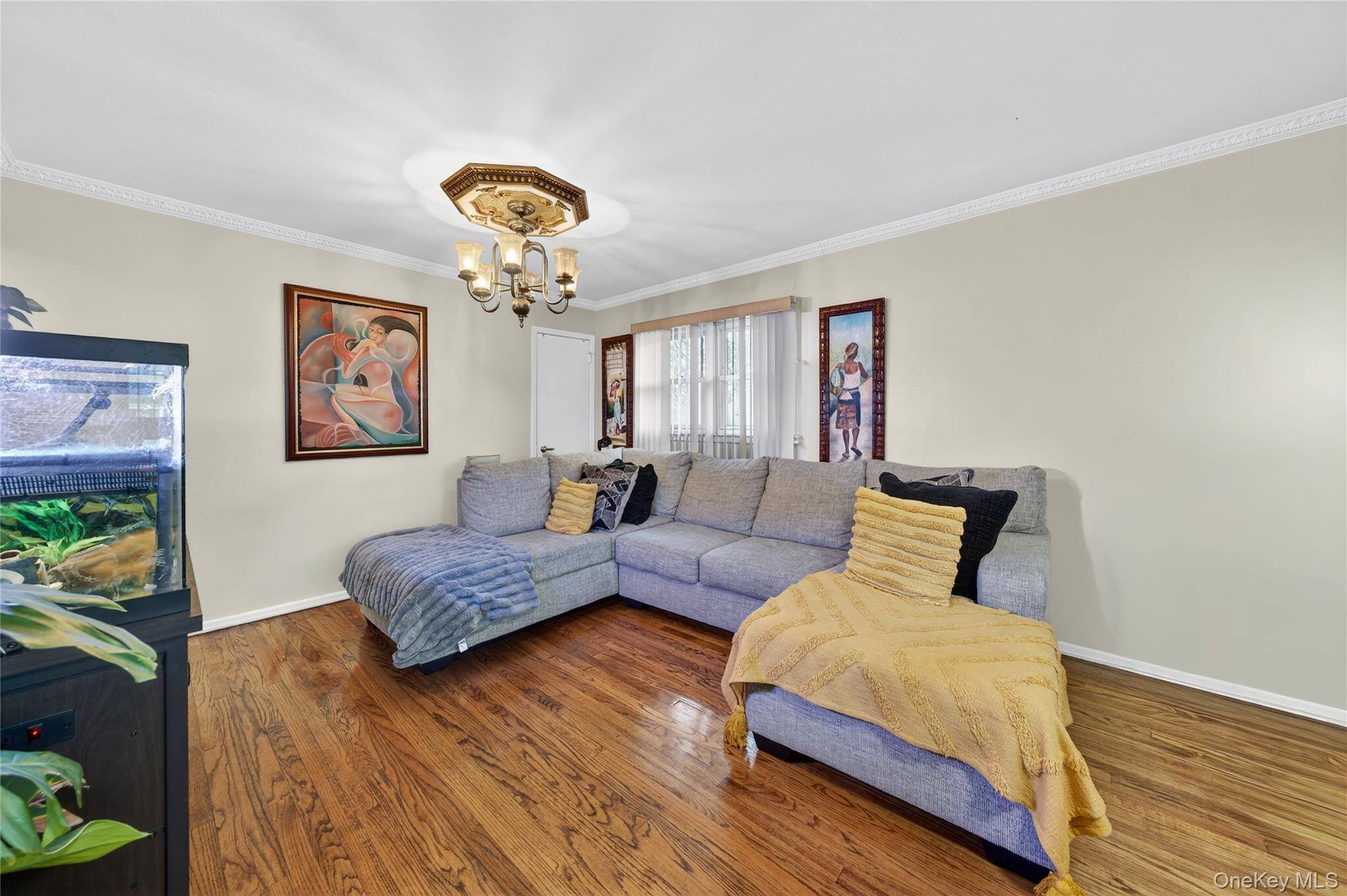 Casa de 3 Dormitorios en Venta en Uniondale - Nueva York - EE. UU. - 6