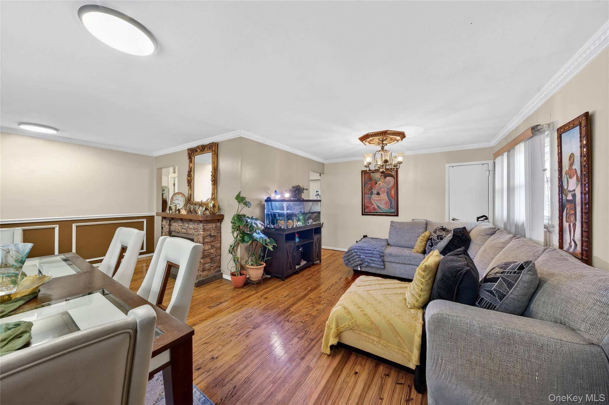 Casa de 3 Dormitorios en Venta en Uniondale - Nueva York - EE. UU. - 7