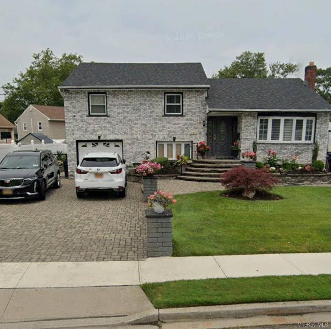 Casa com 3 Quartos à Venda em Uniondale - Nova Iorque - EUA - 1