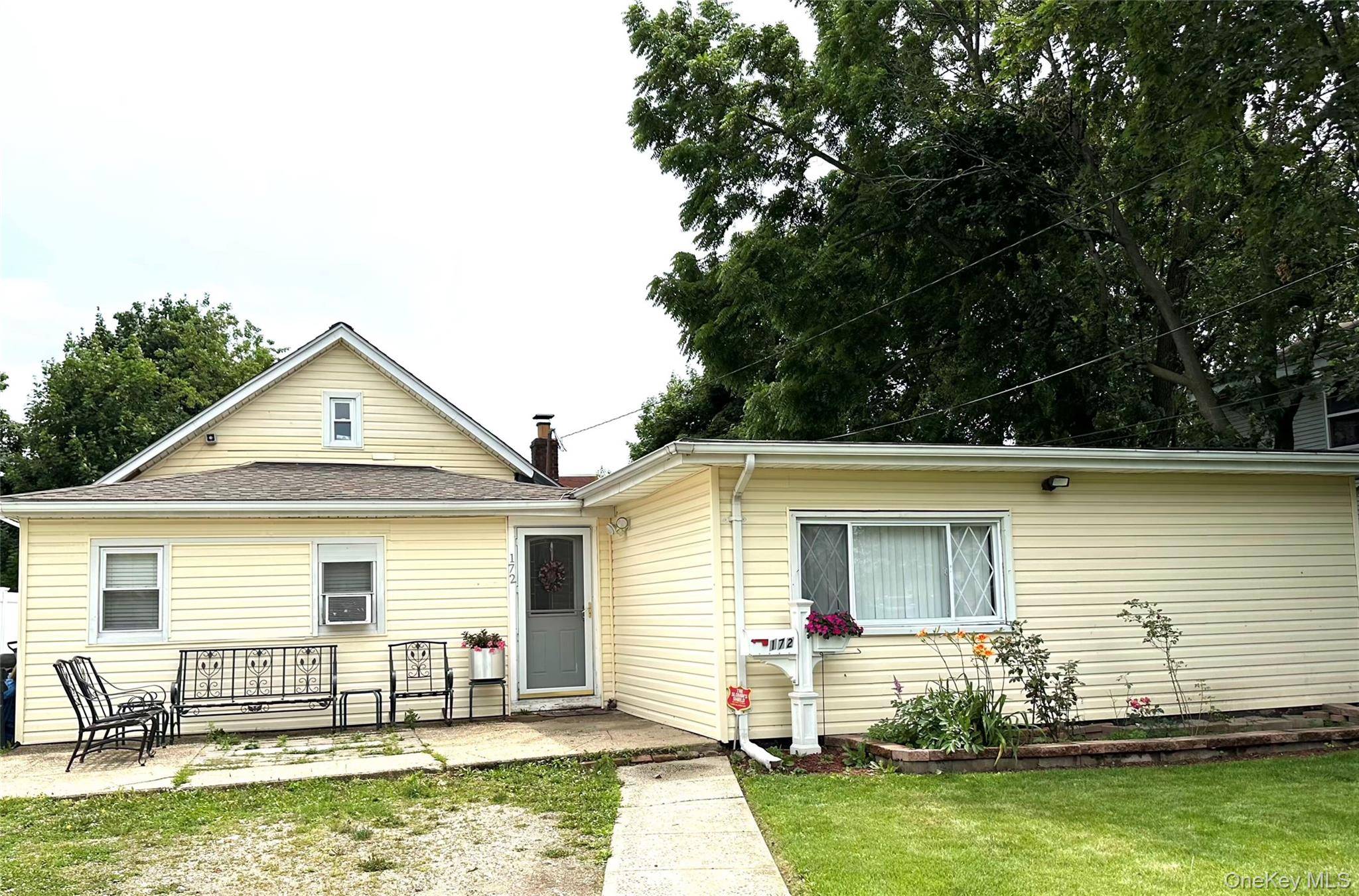 Casa com 3 Quartos à Venda em Uniondale - Nova Iorque - EUA - 1