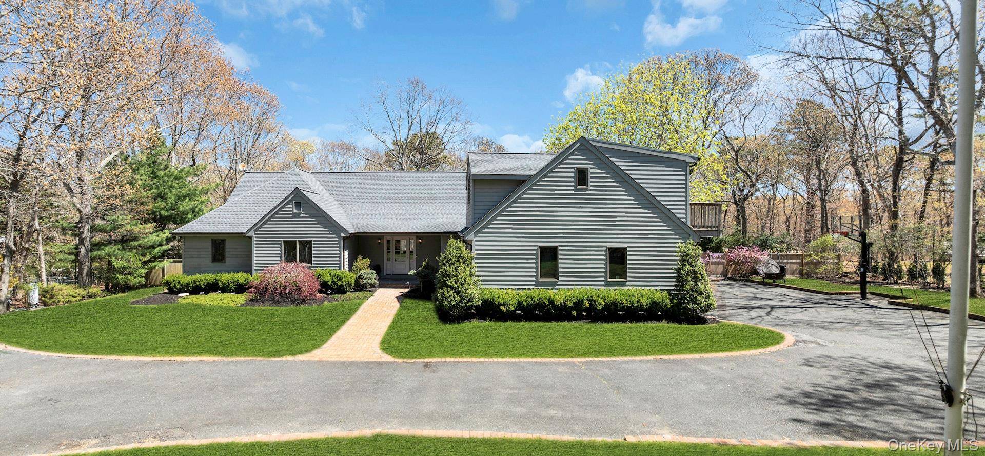 Casa com 4 Quartos à Beira-Mar à Venda em Hampton Bays - Nova Iorque - EUA - 1