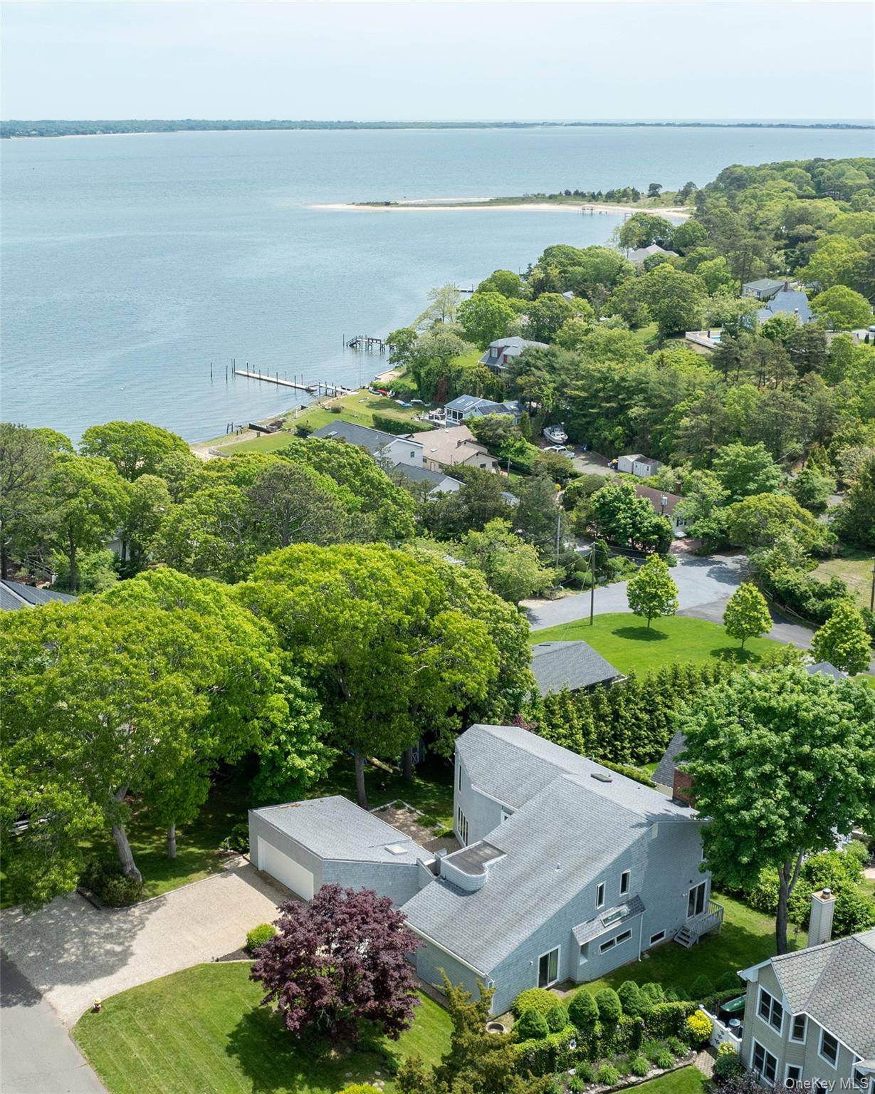 Casa com 4 Quartos à Beira-Mar à Venda em Hampton Bays - Nova Iorque - EUA - 2