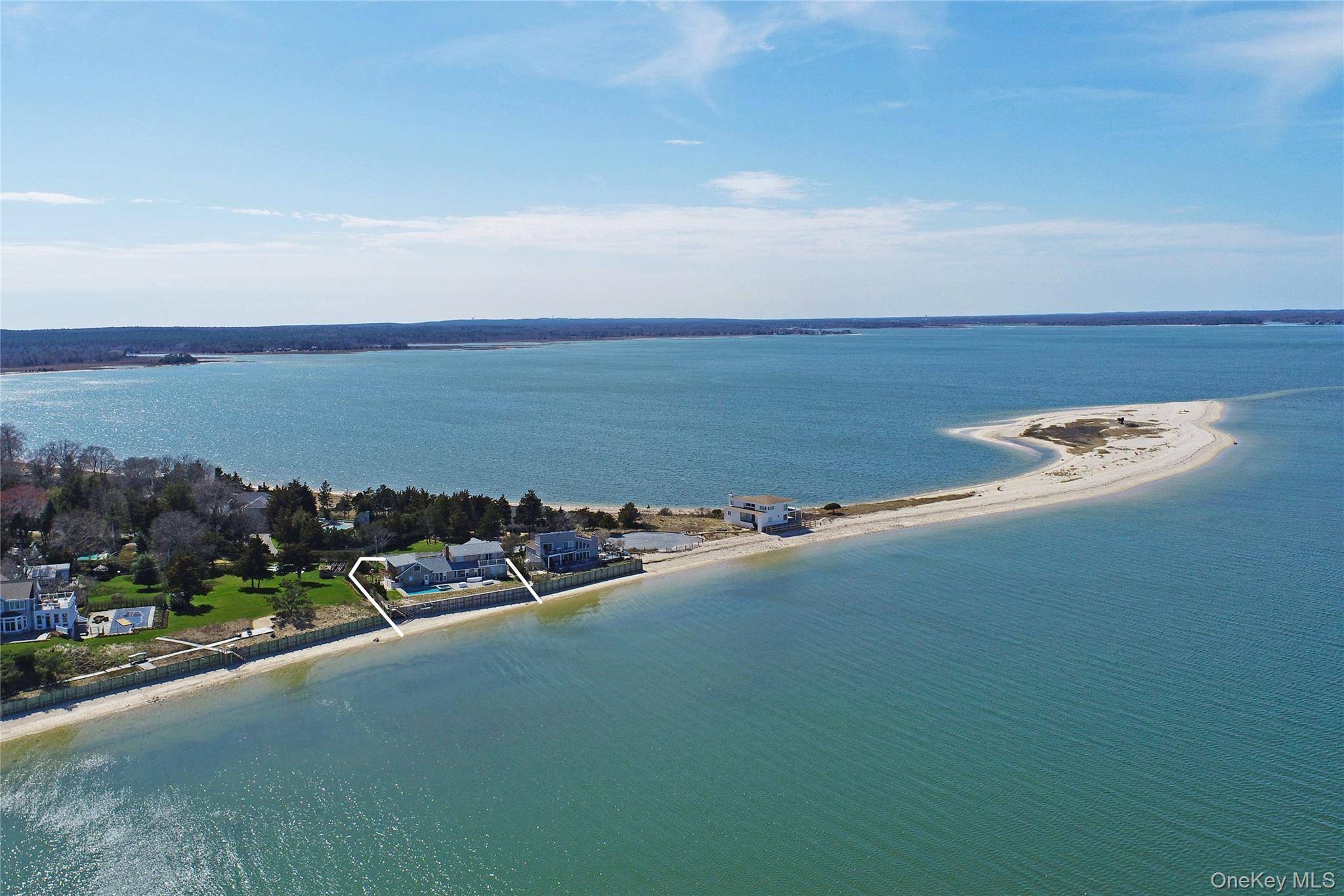Casa com 4 Quartos à Beira-Mar à Venda em Hampton Bays - Nova Iorque - EUA - 2