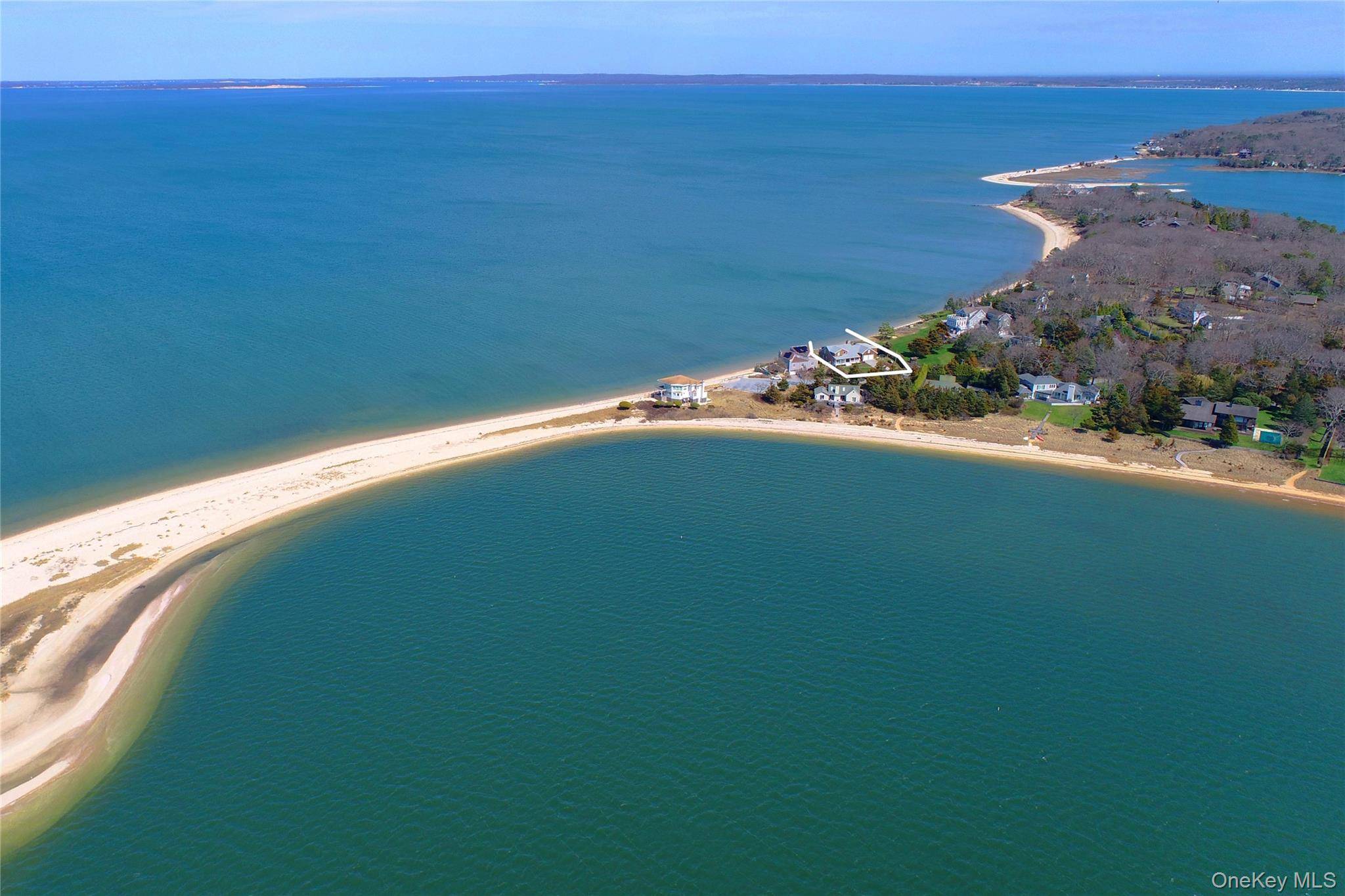 Casa com 4 Quartos à Beira-Mar à Venda em Hampton Bays - Nova Iorque - EUA - 3