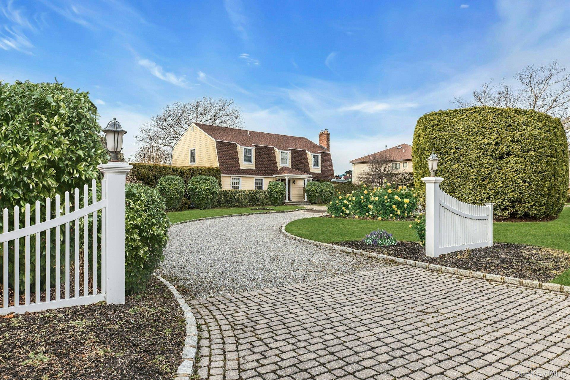 Casa de 4 Dormitorios Frente al Mar en Venta en Hampton Bays - Nueva York - EE. UU. - 2