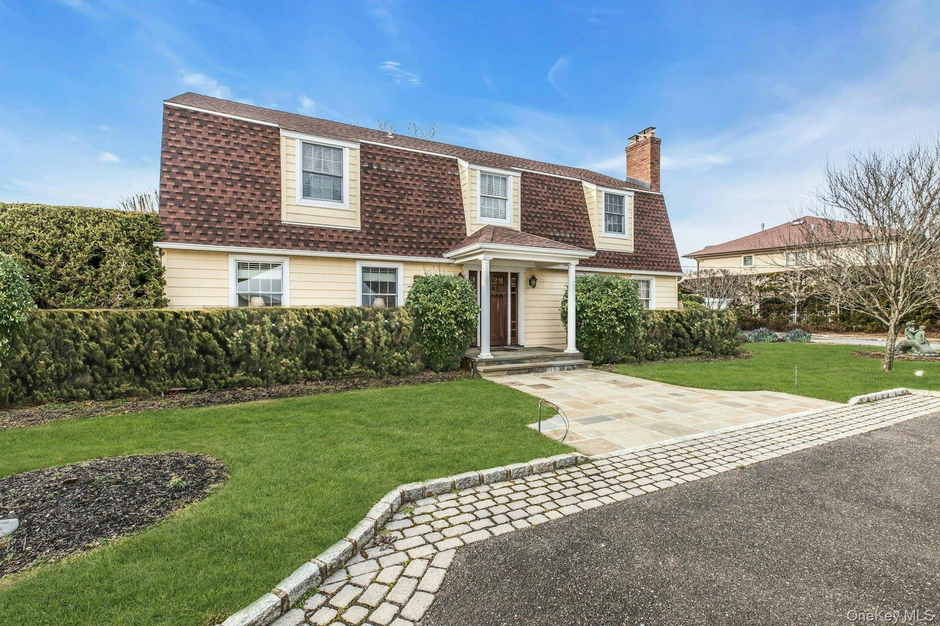 Casa de 4 Dormitorios Frente al Mar en Venta en Hampton Bays - Nueva York - EE. UU. - 3