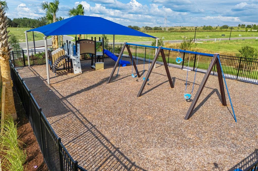 Casa de 4 Dormitorios Frente al Mar en Venta en Howey In The Hills - Florida - EE. UU. - 2