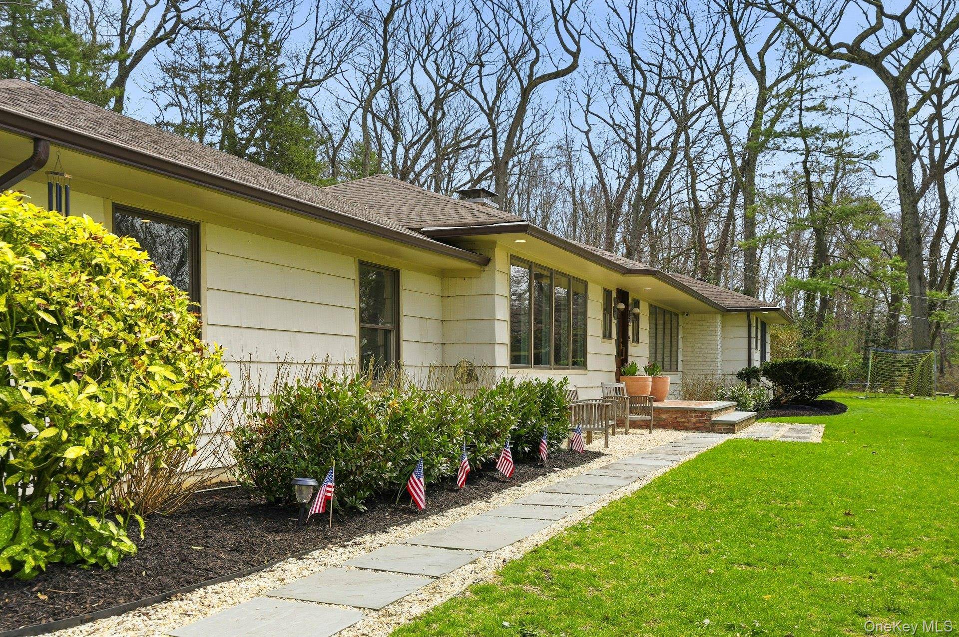 Casa com 4 Quartos à Beira-Mar à Venda em Locust Valley - Nova Iorque - EUA - 2