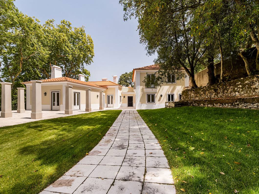 Casa com 4 Quartos à Venda em Sintra - Portugal - 1