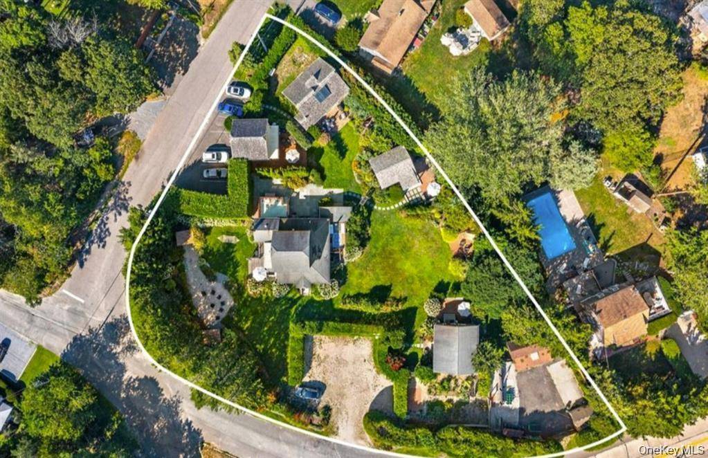 Casa com 4 Quartos à Venda em Hampton Bays - Nova Iorque - EUA - 1
