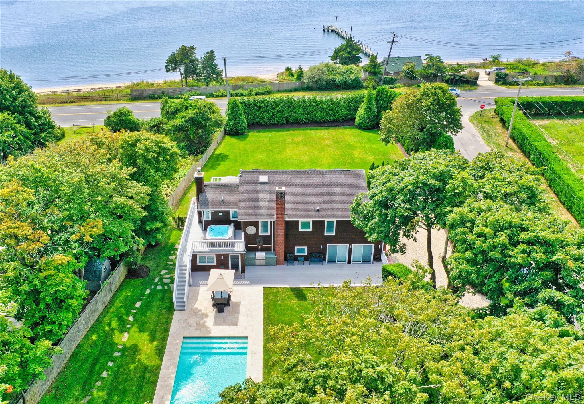Casa com 4 Quartos à Venda em Hampton Bays - Nova Iorque - EUA - 1