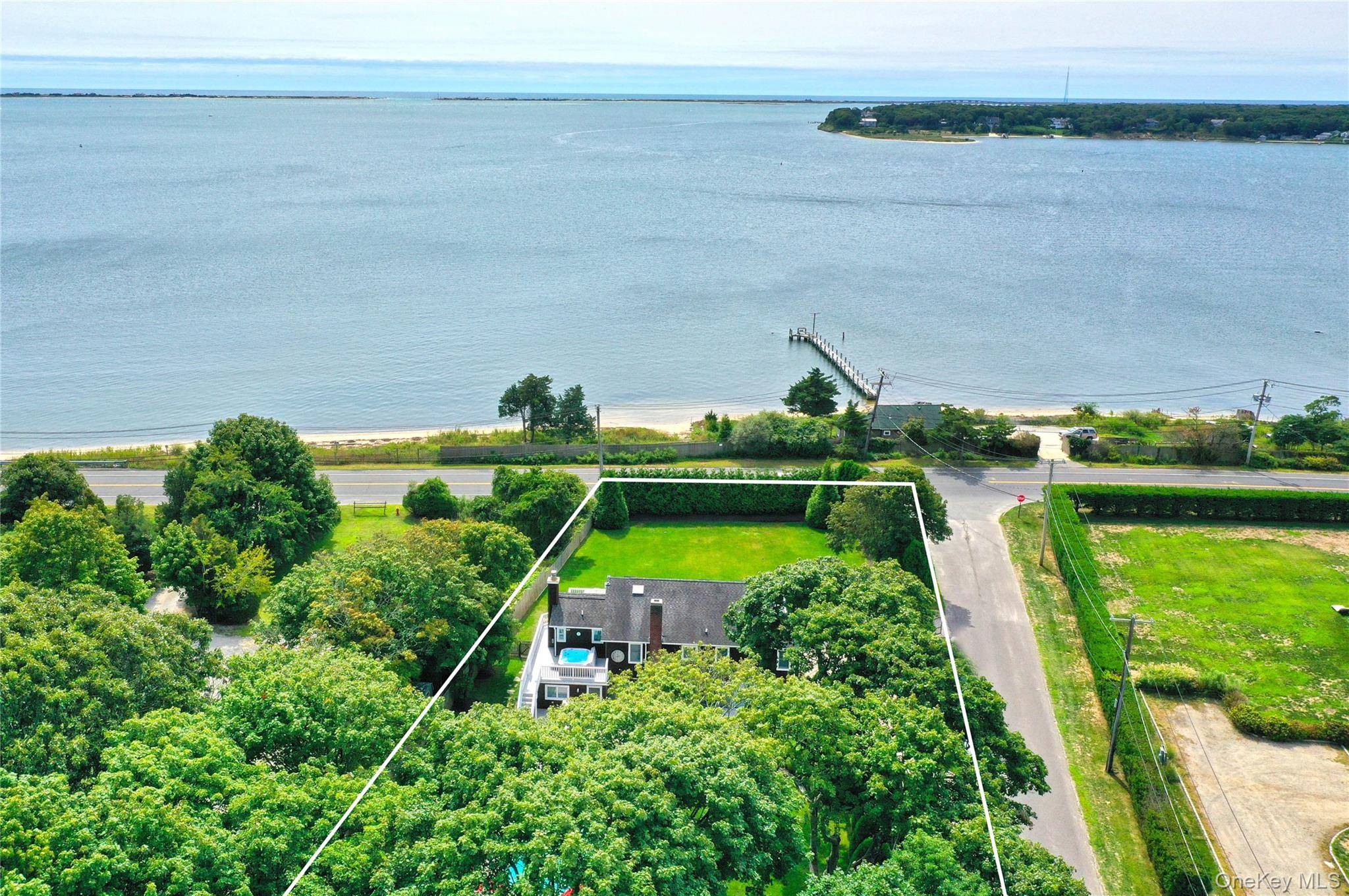 Casa com 4 Quartos à Venda em Hampton Bays - Nova Iorque - EUA - 2