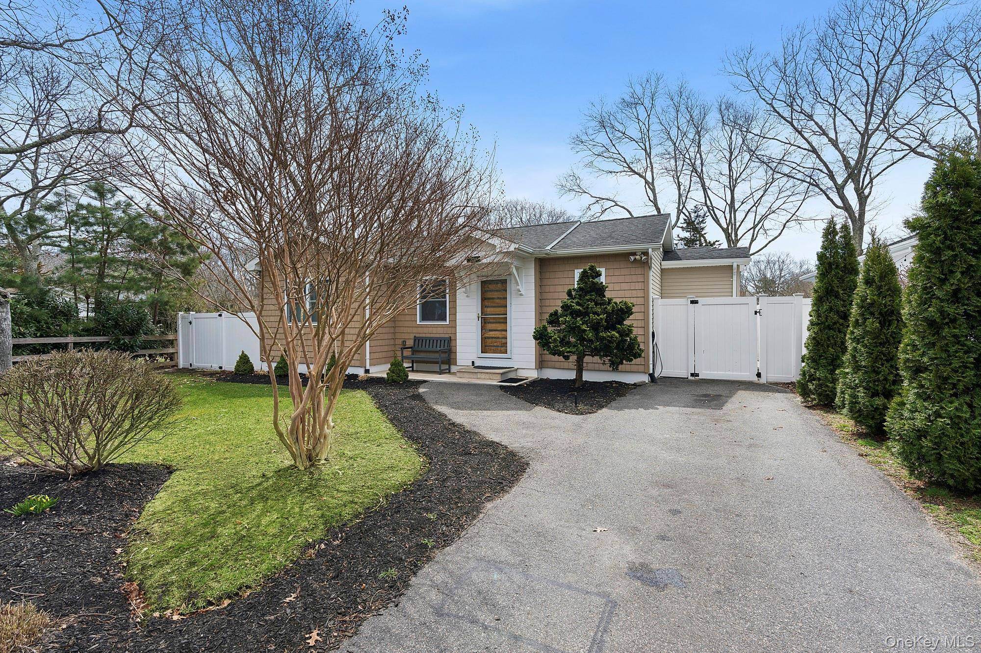 Casa com 4 Quartos à Venda em Hampton Bays - Nova Iorque - EUA - 1