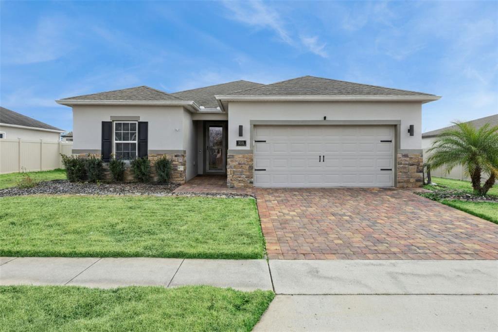 Casa com 4 Quartos à Venda em Howey In The Hills - FL - EUA - 1