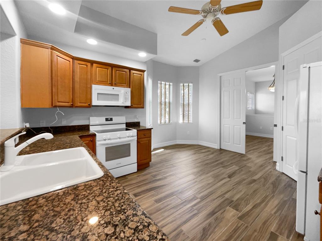 Casa com 4 Quartos à Venda em Howey In The Hills - Flórida - EUA - 6