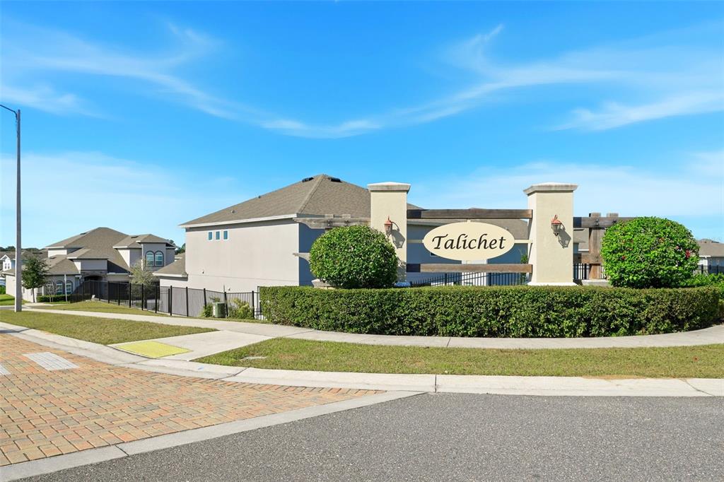 Casa com 4 Quartos à Venda em Howey In The Hills - Flórida - EUA - 3