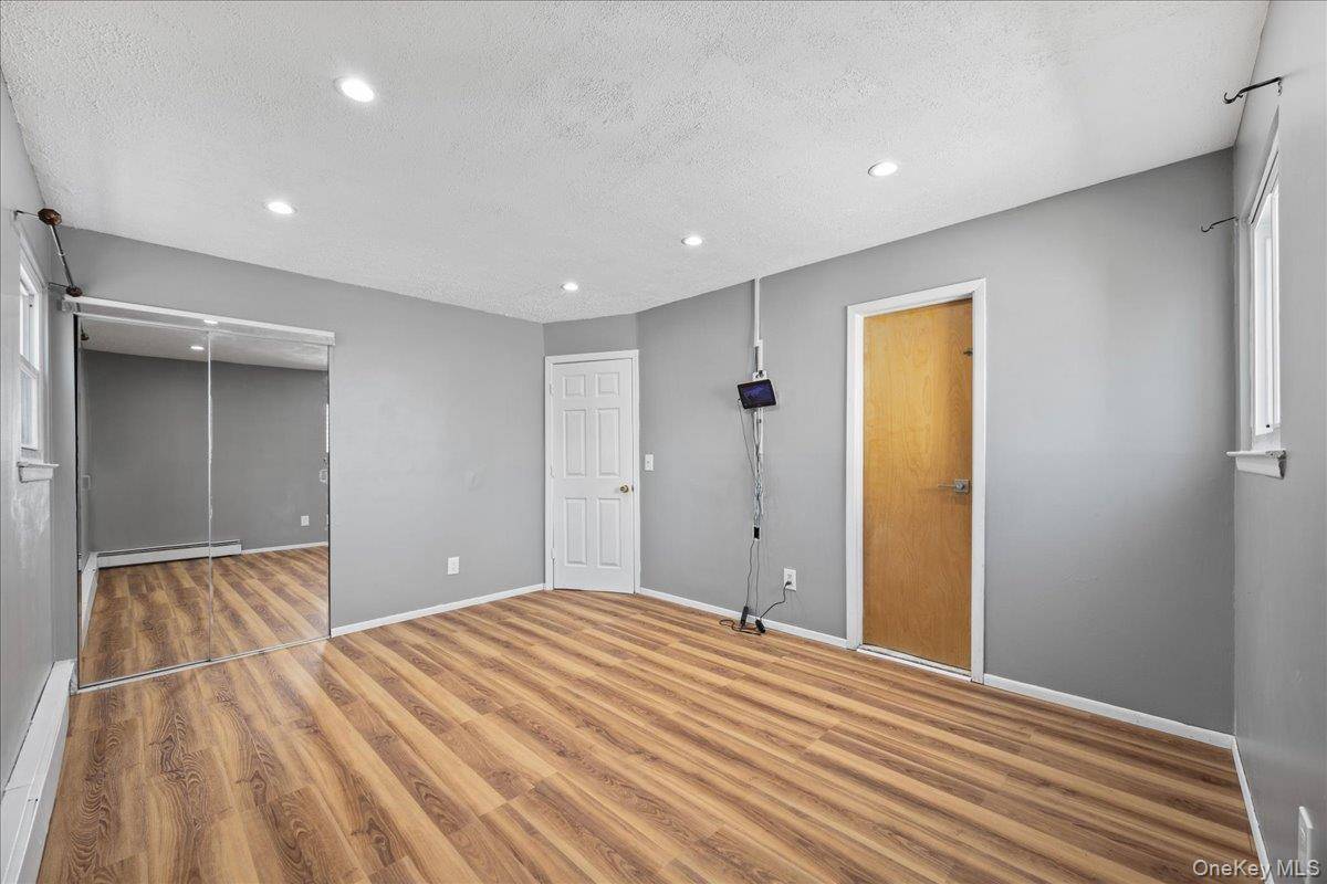 Casa com 4 Quartos à Venda em Huntington - Nova Iorque - EUA - 8