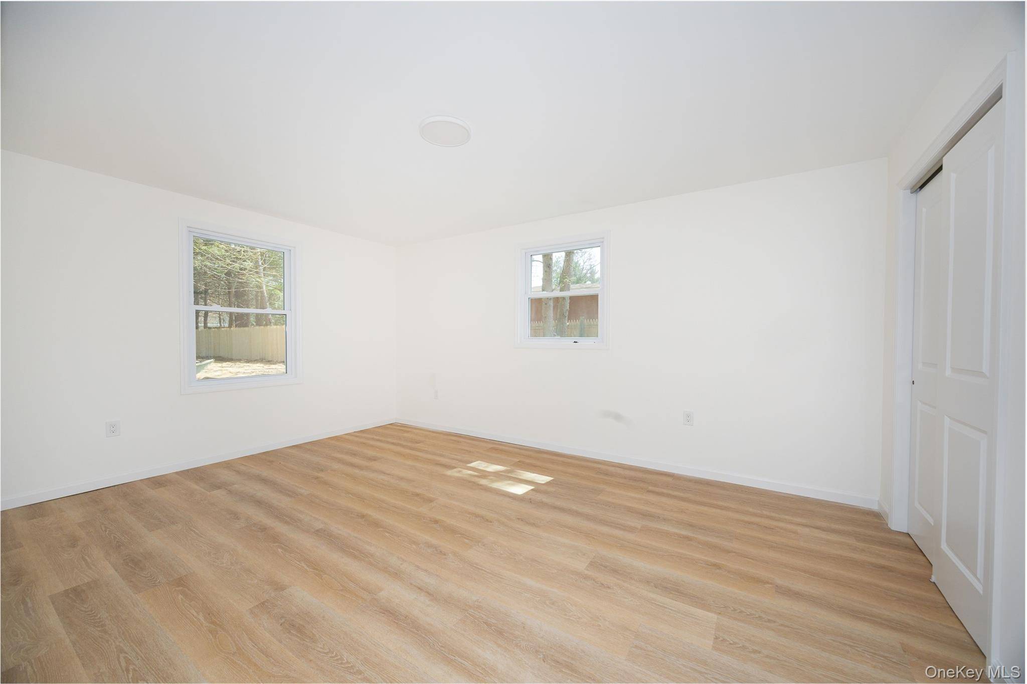 Casa com 4 Quartos à Venda em Hyde Park - Nova Iorque - EUA - 8