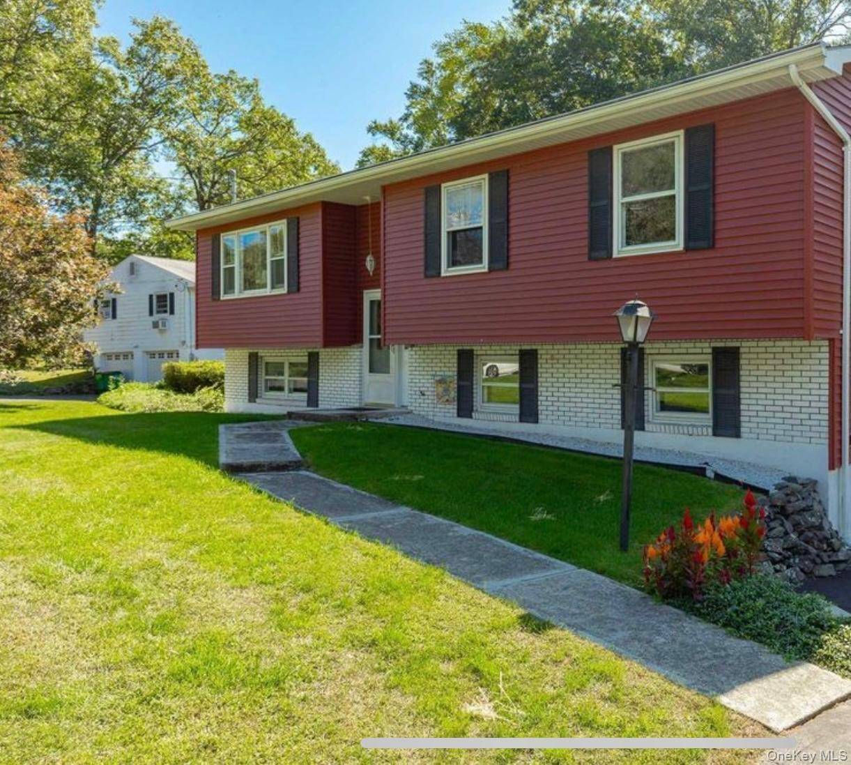 Casa com 4 Quartos à Venda em Hyde Park - Nova Iorque - EUA - 1