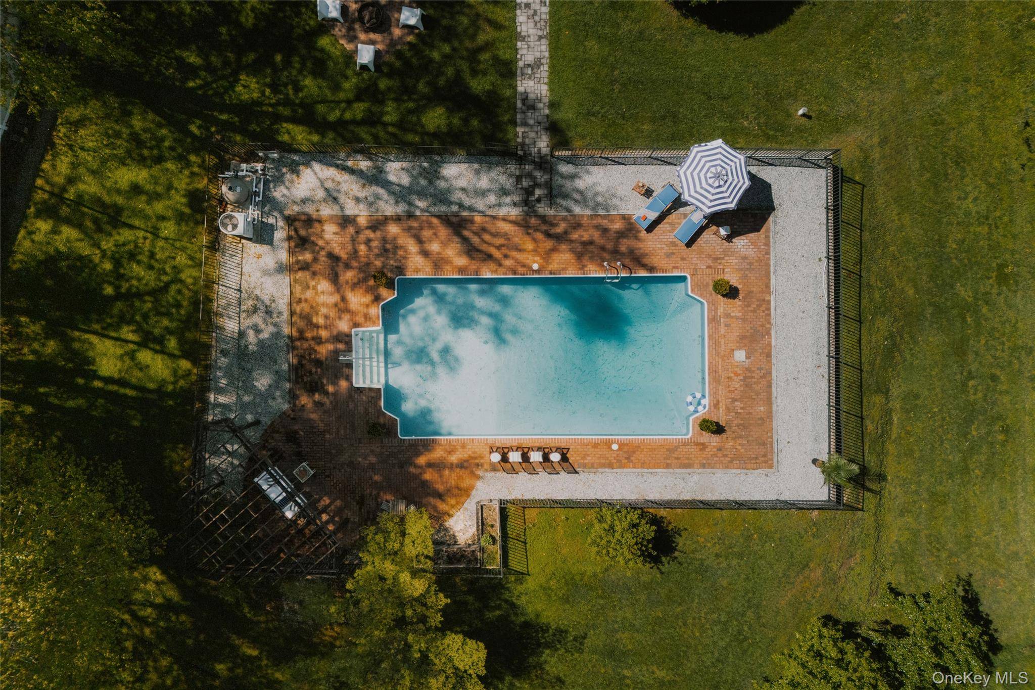 Casa com 4 Quartos à Venda em Hyde Park - Nova Iorque - EUA - 2