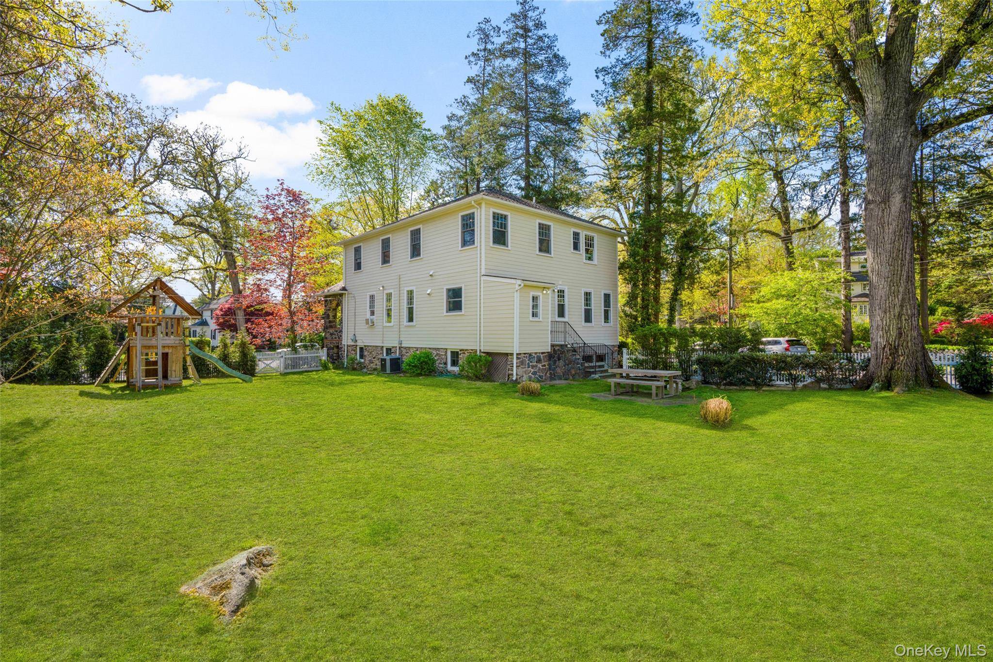 Casa com 4 Quartos à Venda em Larchmont - Nova Iorque - EUA - 2
