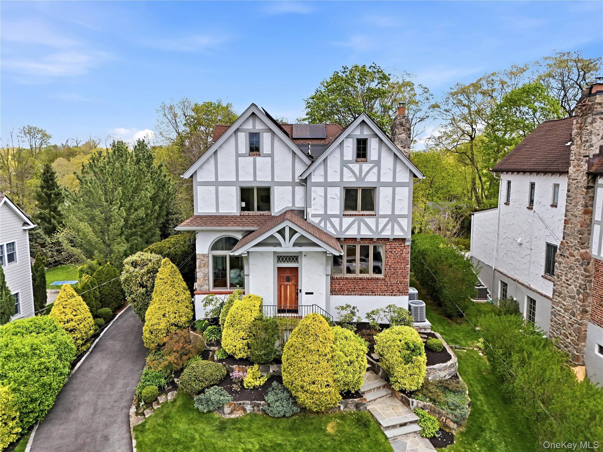 Casa com 4 Quartos à Venda em Larchmont - Nova Iorque - EUA - 1