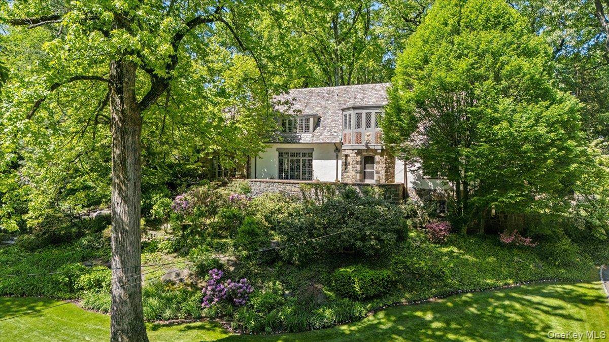 Casa com 4 Quartos à Venda em Larchmont - Nova Iorque - EUA - 1