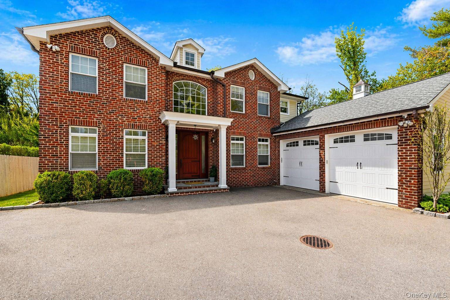 Casa com 4 Quartos à Venda em Locust Valley - Nova Iorque - EUA - 1