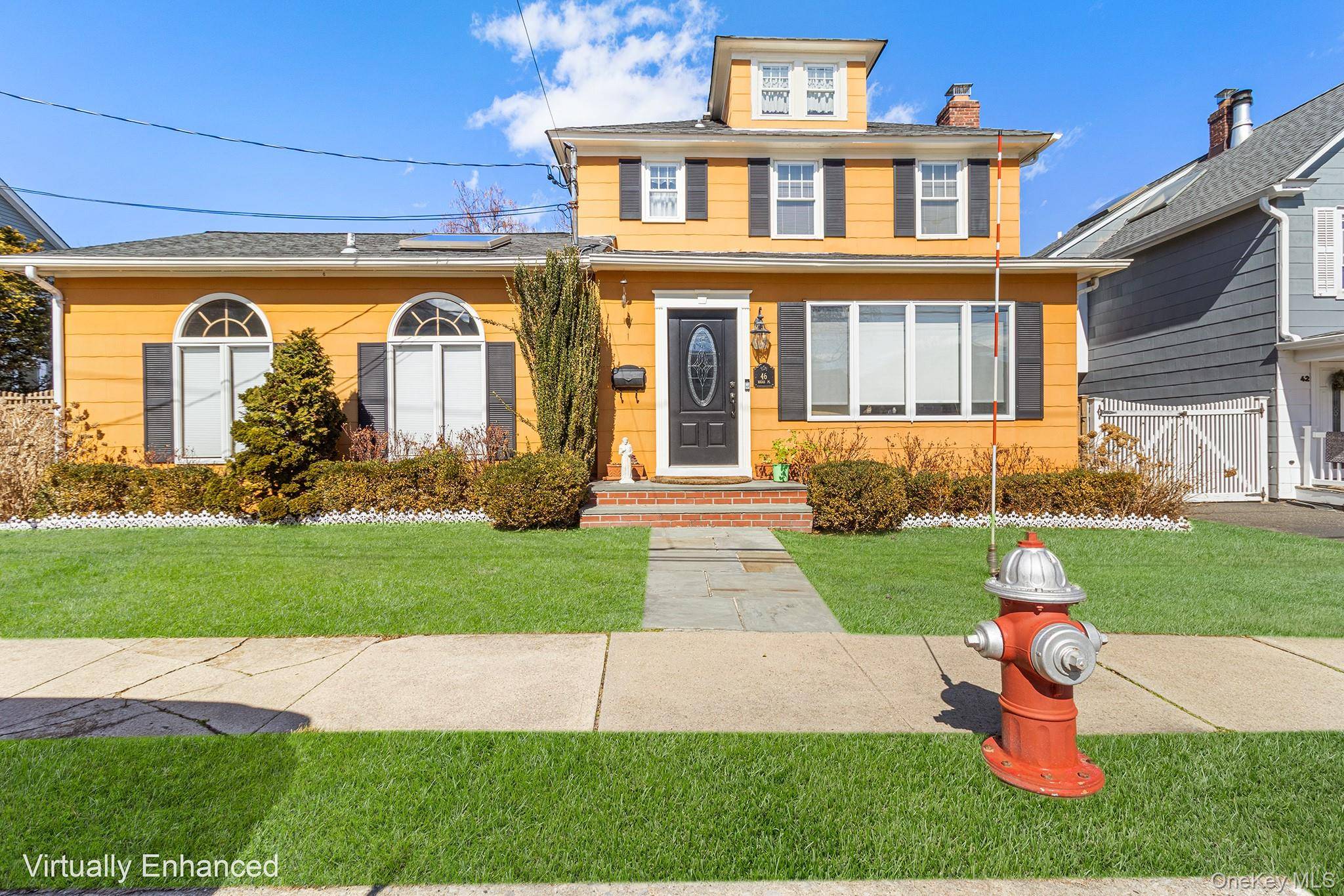 Casa de 4 Dormitorios en Venta en Locust Valley - Nueva York - EE. UU. - 1