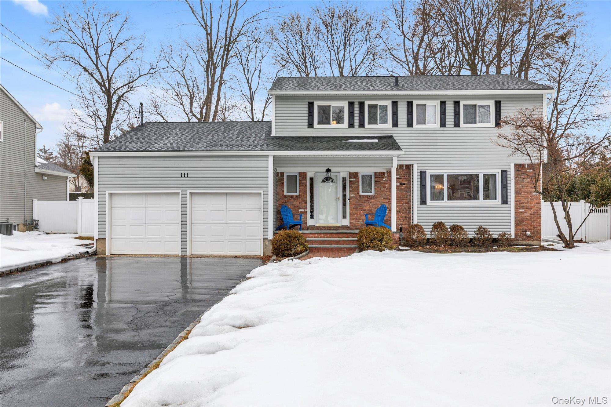 Casa de 4 Dormitorios en Venta en Locust Valley - Nueva York - EE. UU. - 1