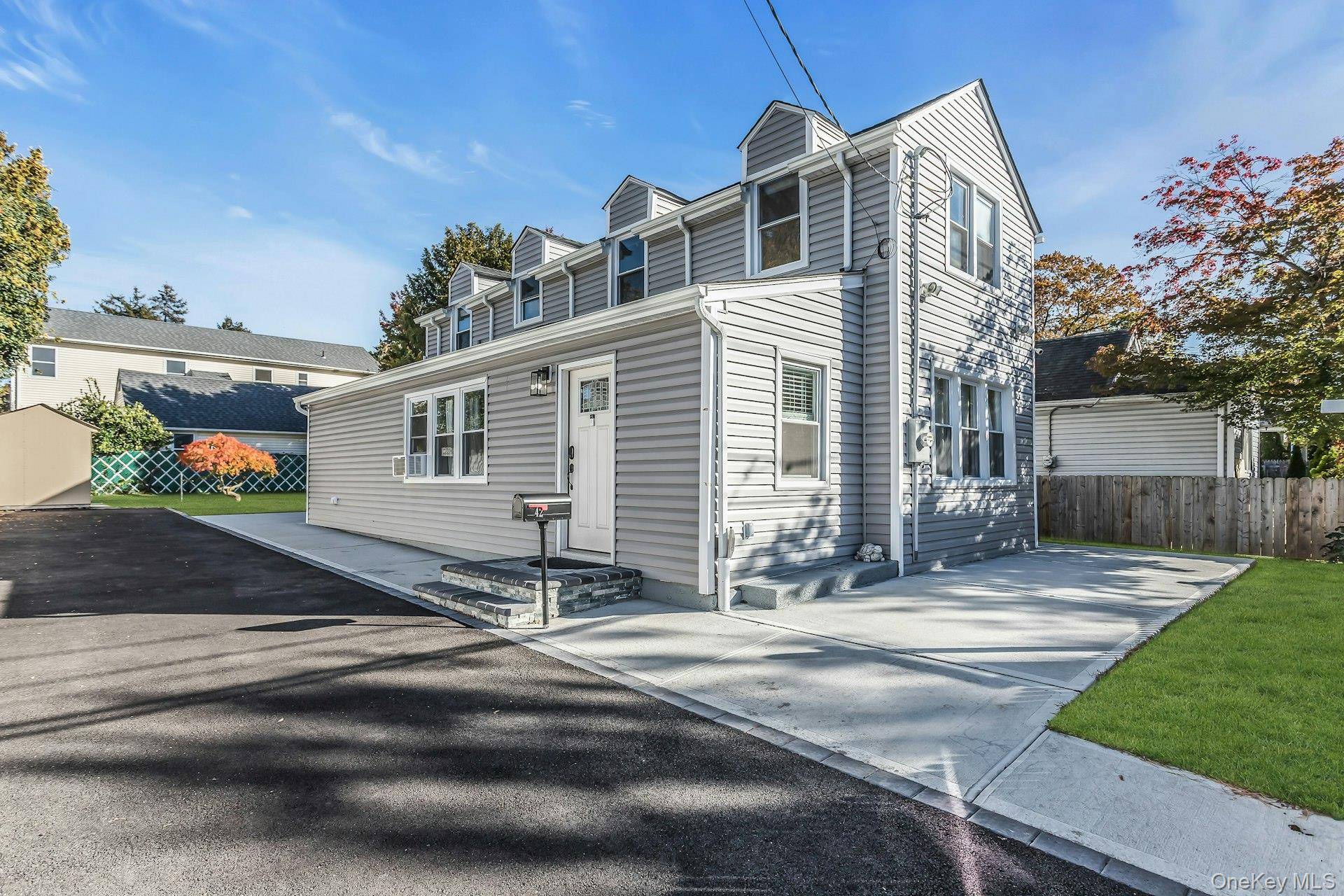 Casa com 4 Quartos à Venda em Locust Valley - Nova Iorque - EUA - 1