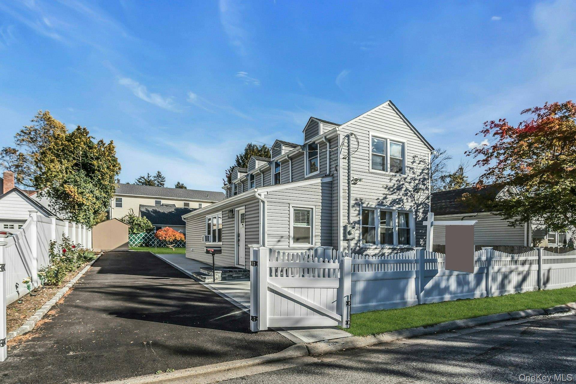 Casa com 4 Quartos à Venda em Locust Valley - Nova Iorque - EUA - 2