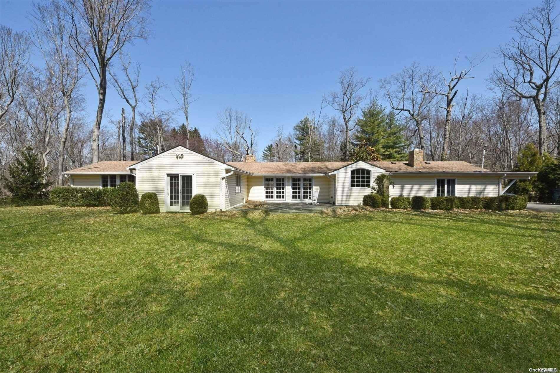 Casa com 4 Quartos à Venda em Locust Valley - Nova Iorque - EUA - 1