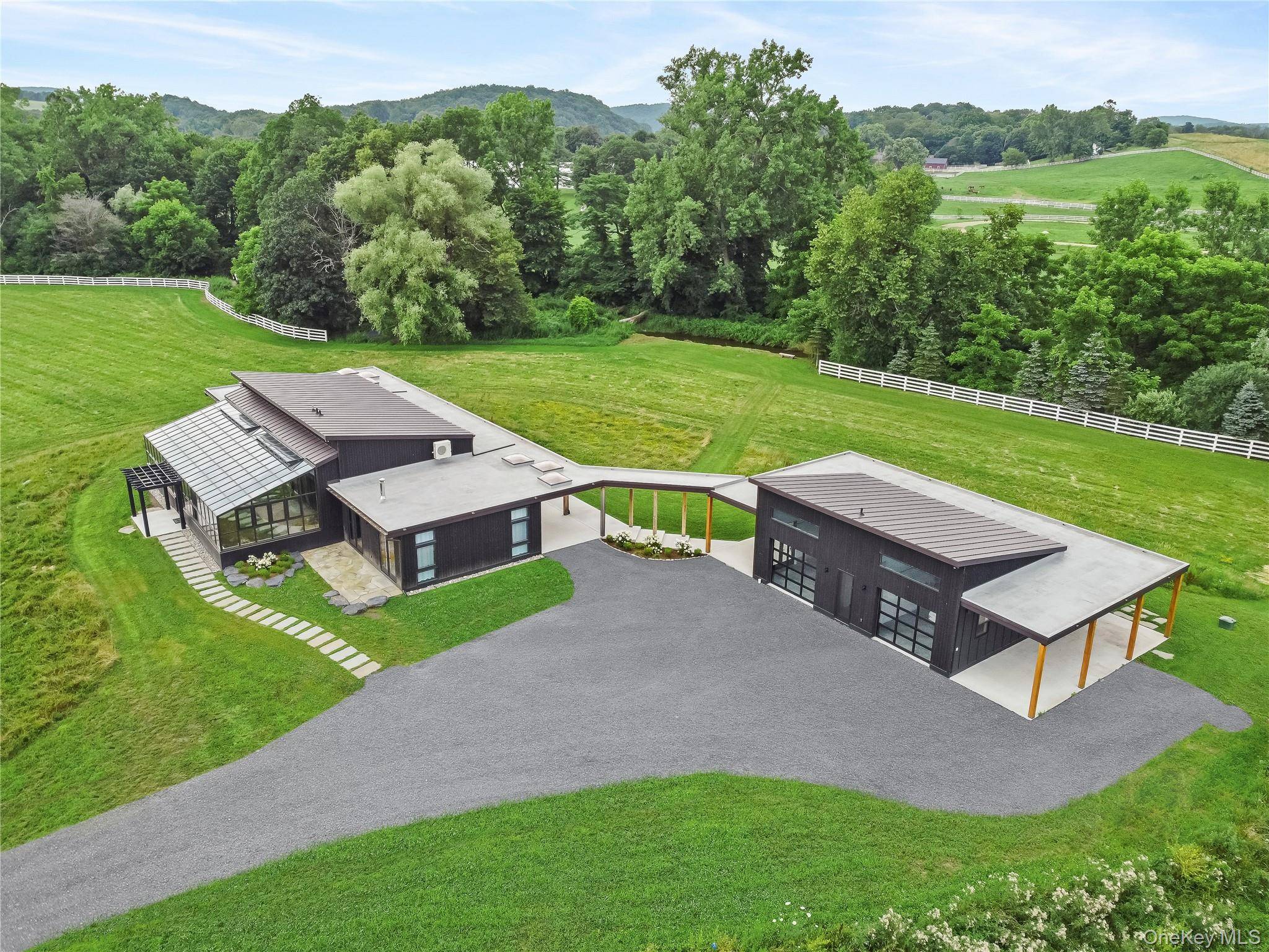 Casa com 4 Quartos à Venda em Pine Plains - Nova Iorque - EUA - 1