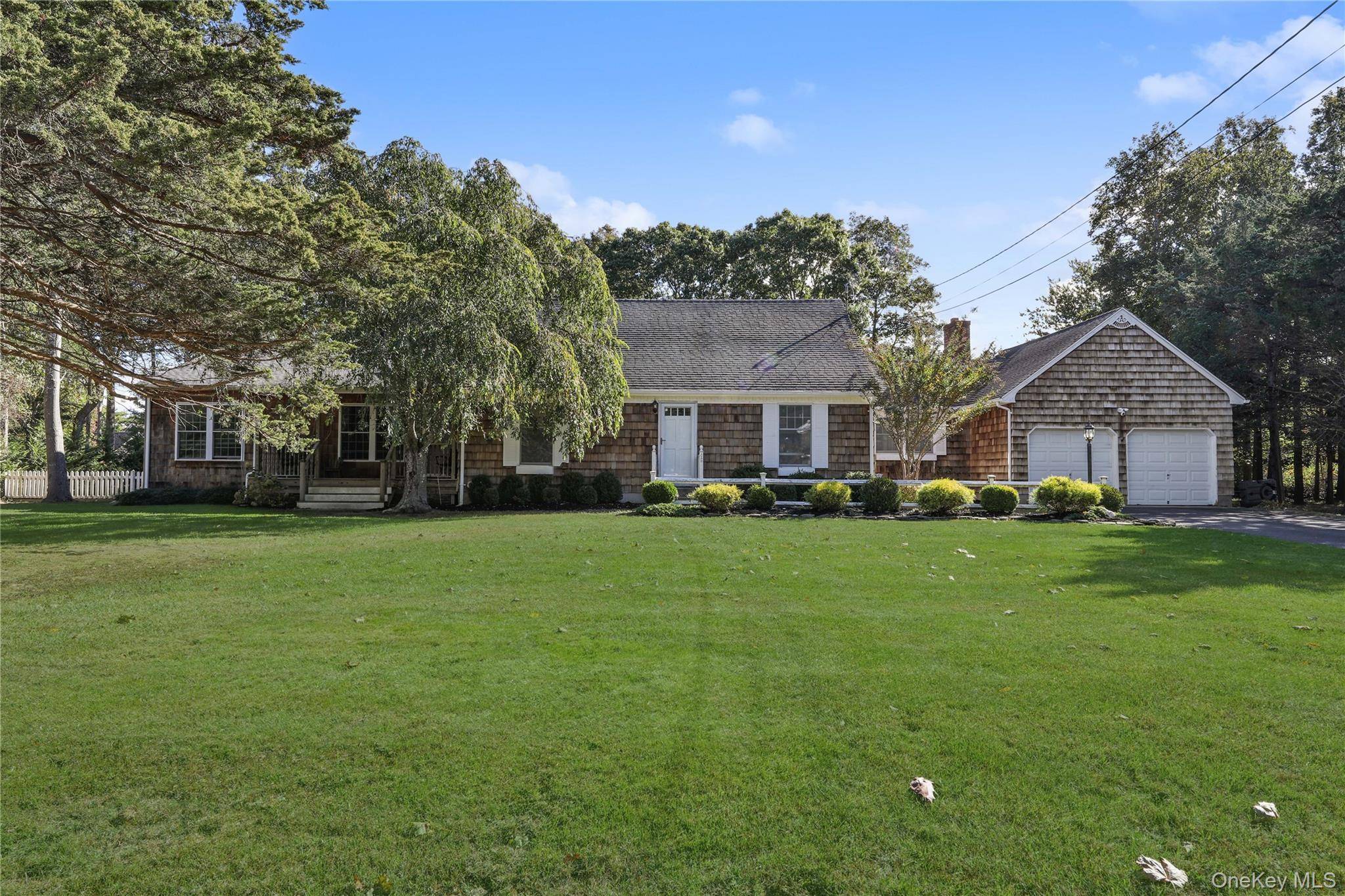 Casa de 4 Dormitorios en Venta en Remsenburg - Nueva York - EE. UU. - 1