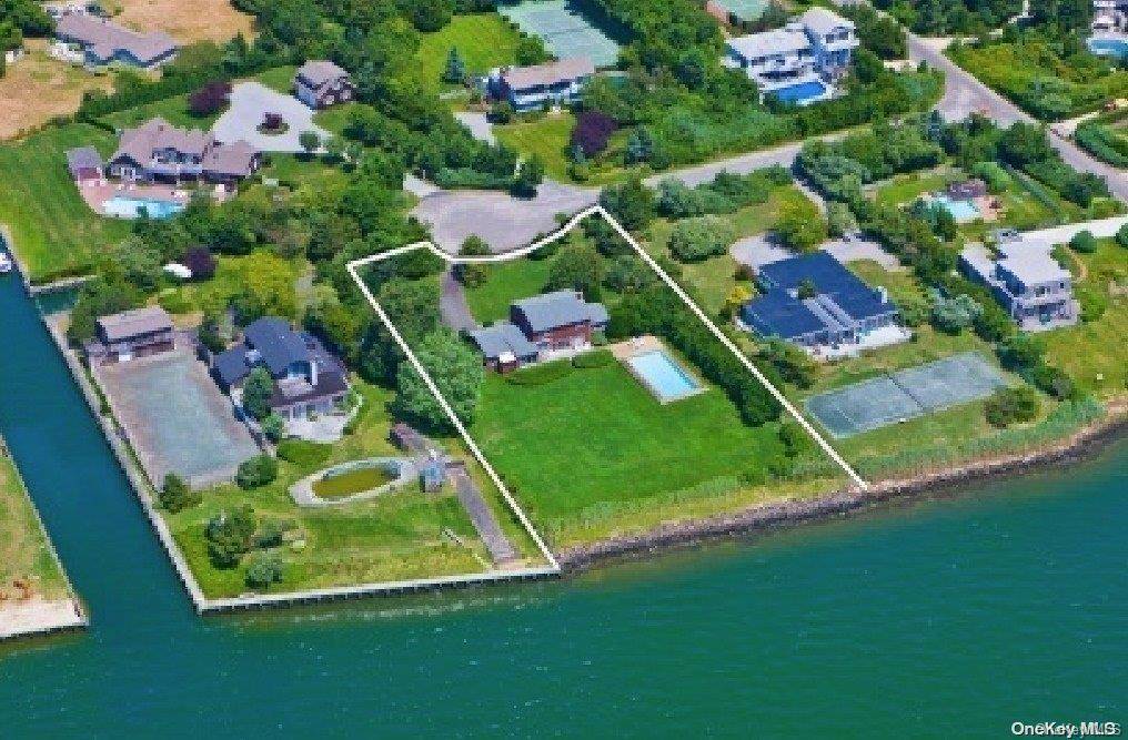 Casa com 4 Quartos à Venda em Remsenburg - Nova Iorque - EUA - 1