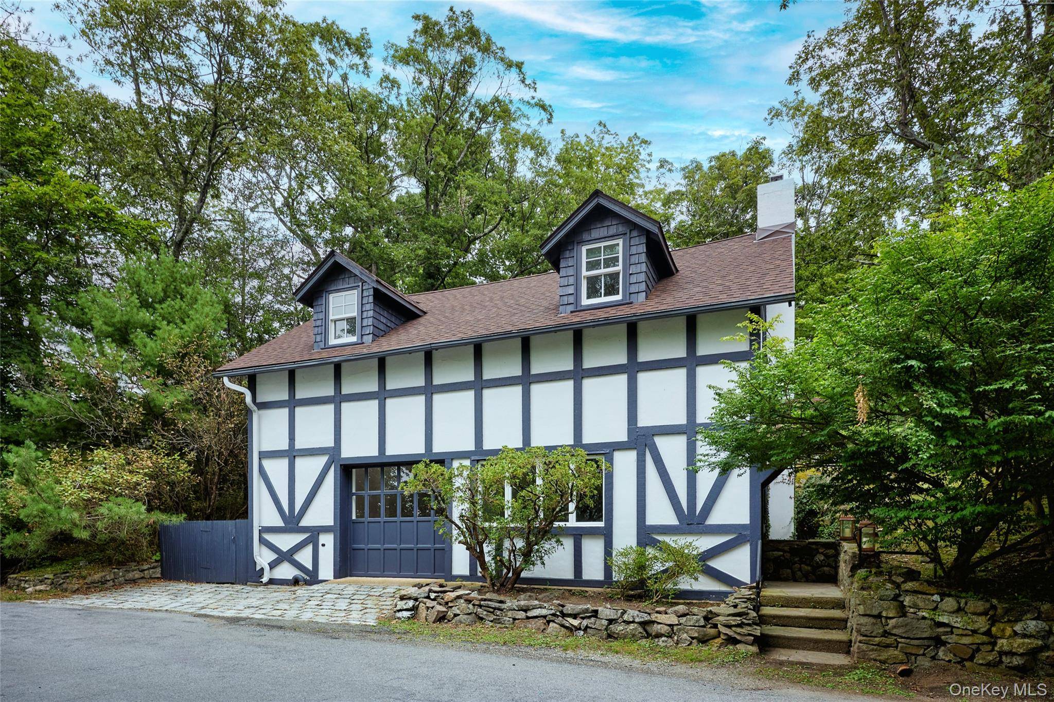 Casa com 4 Quartos à Venda em Tuxedo Park - Nova Iorque - EUA - 1