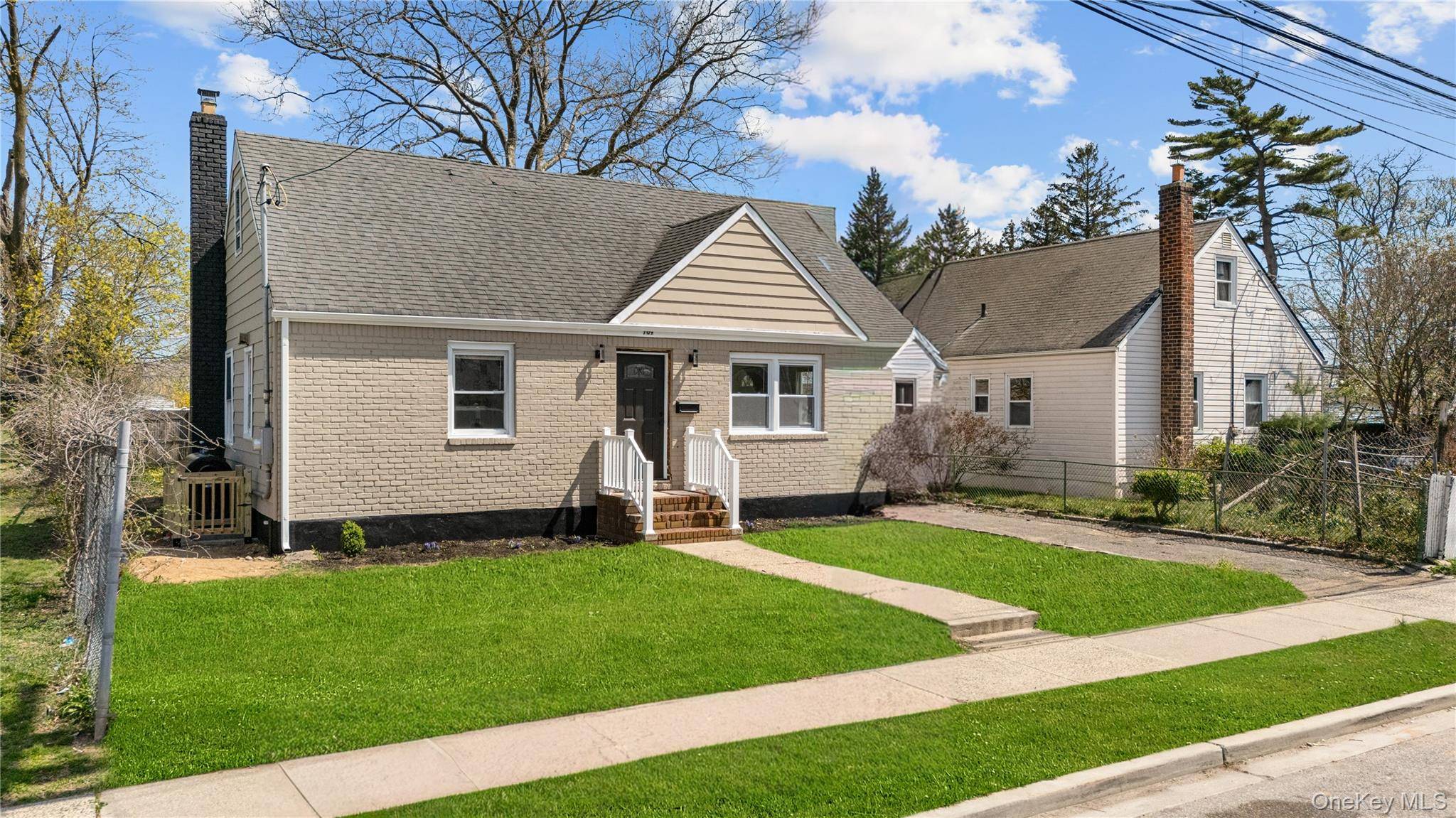 Casa de 4 Dormitorios en Venta en Uniondale - Nueva York - EE. UU. - 2
