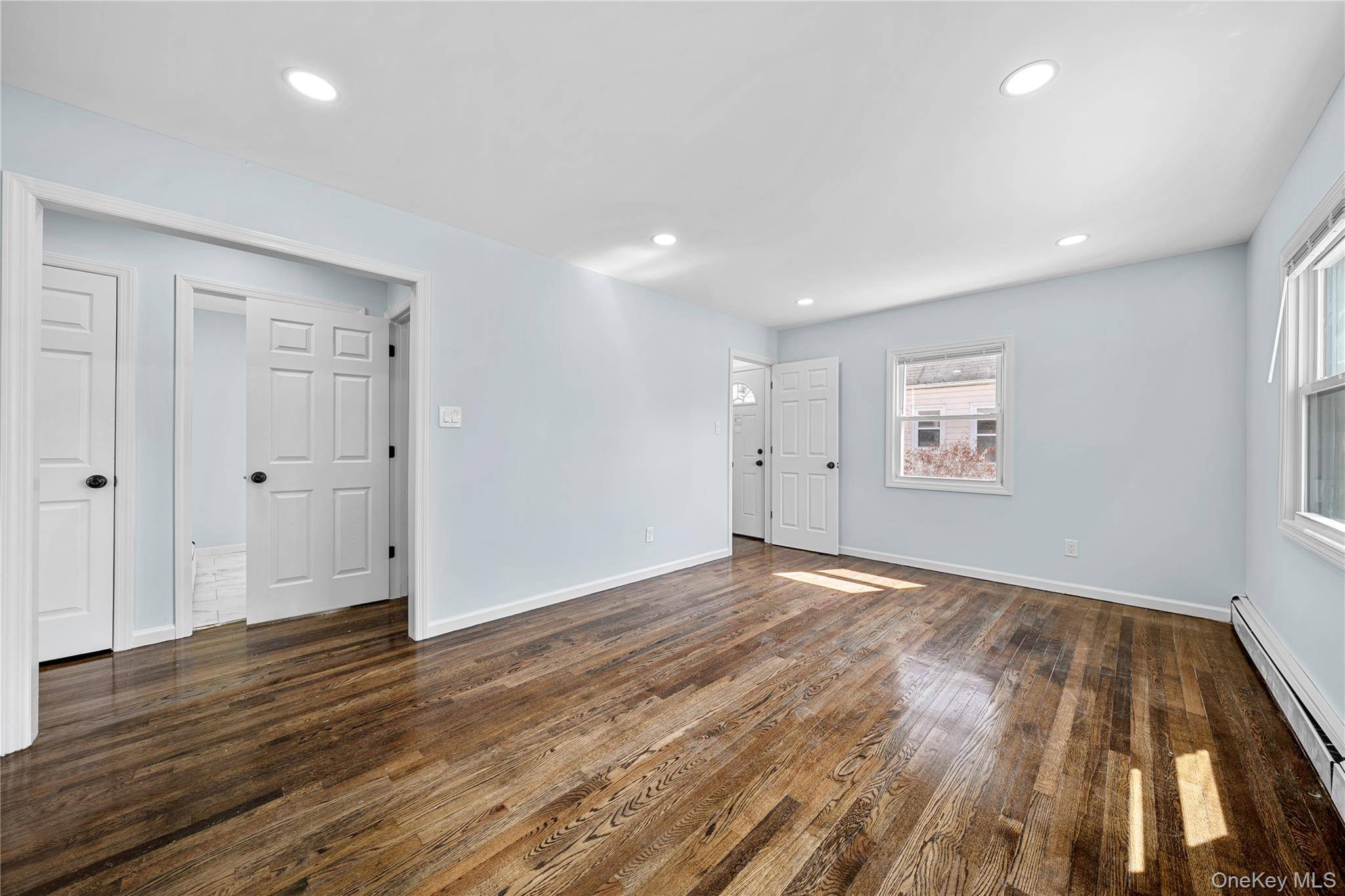 Casa de 4 Dormitorios en Venta en Uniondale - Nueva York - EE. UU. - 6