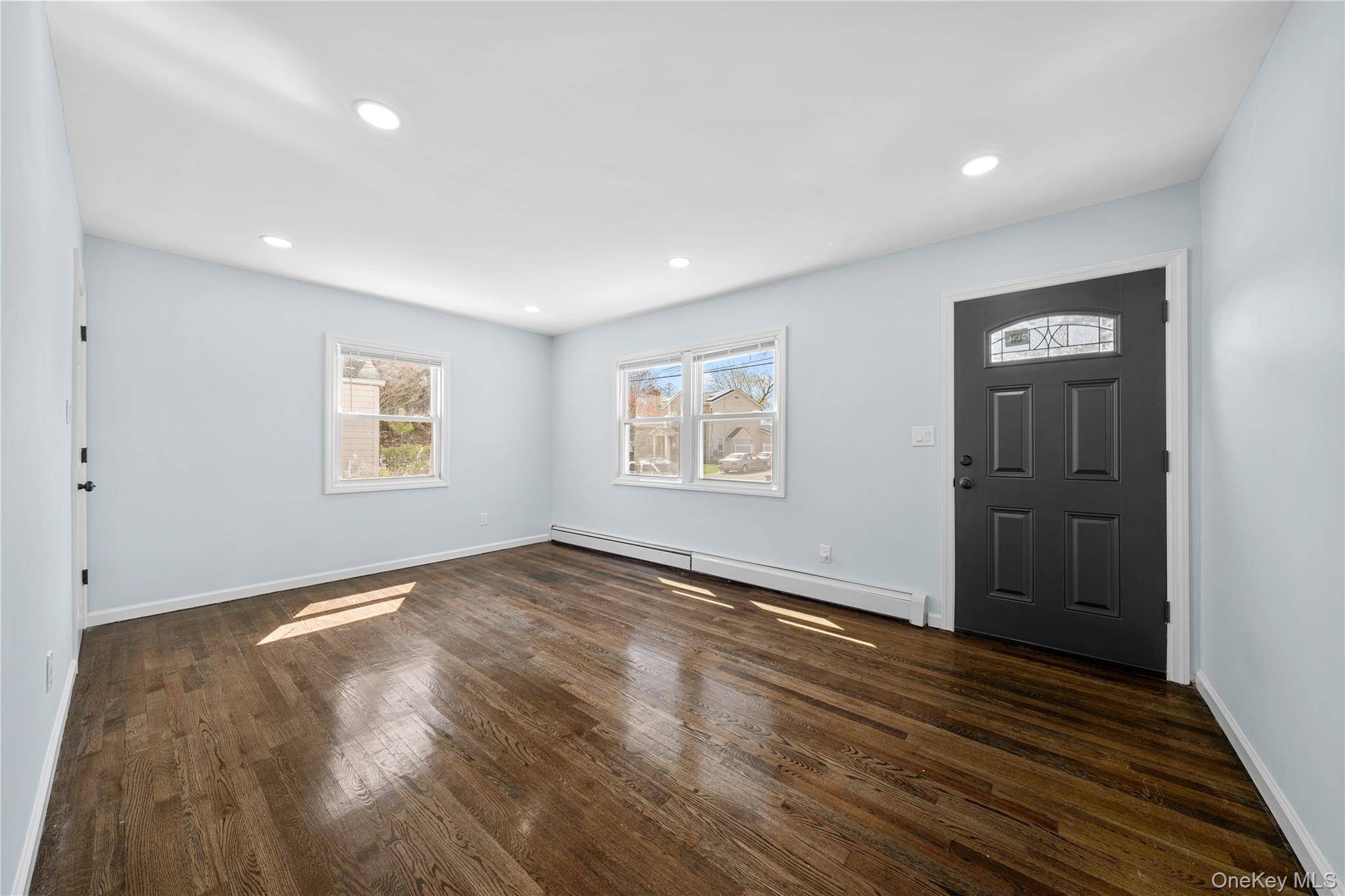 Casa de 4 Dormitorios en Venta en Uniondale - Nueva York - EE. UU. - 7