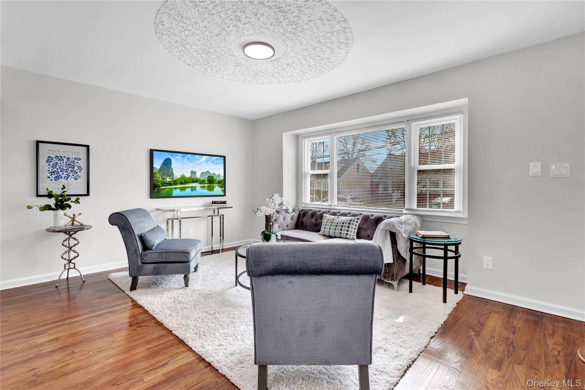 Casa de 4 Dormitorios en Venta en Uniondale - Nueva York - EE. UU. - 2