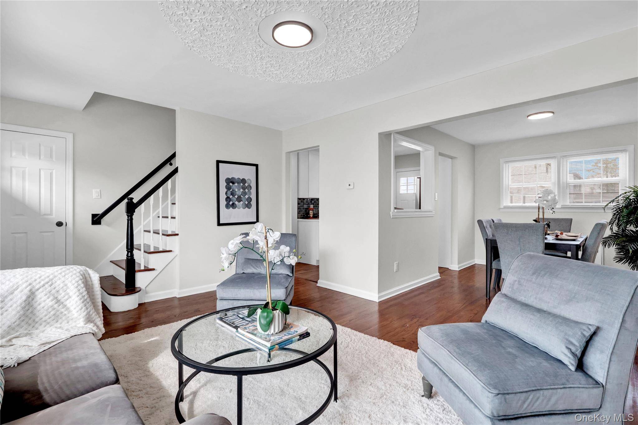 Casa de 4 Dormitorios en Venta en Uniondale - Nueva York - EE. UU. - 3