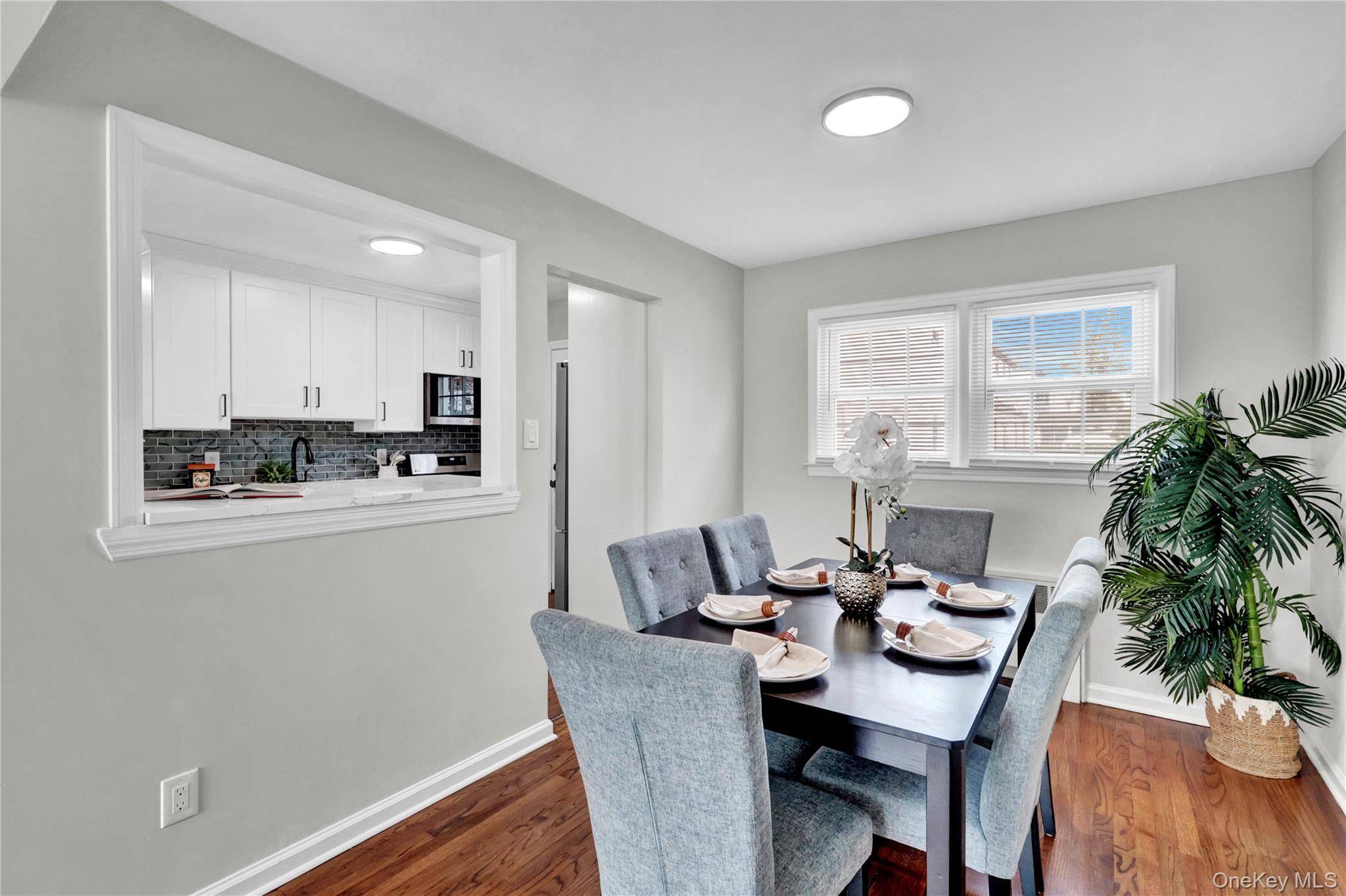 Casa de 4 Dormitorios en Venta en Uniondale - Nueva York - EE. UU. - 4