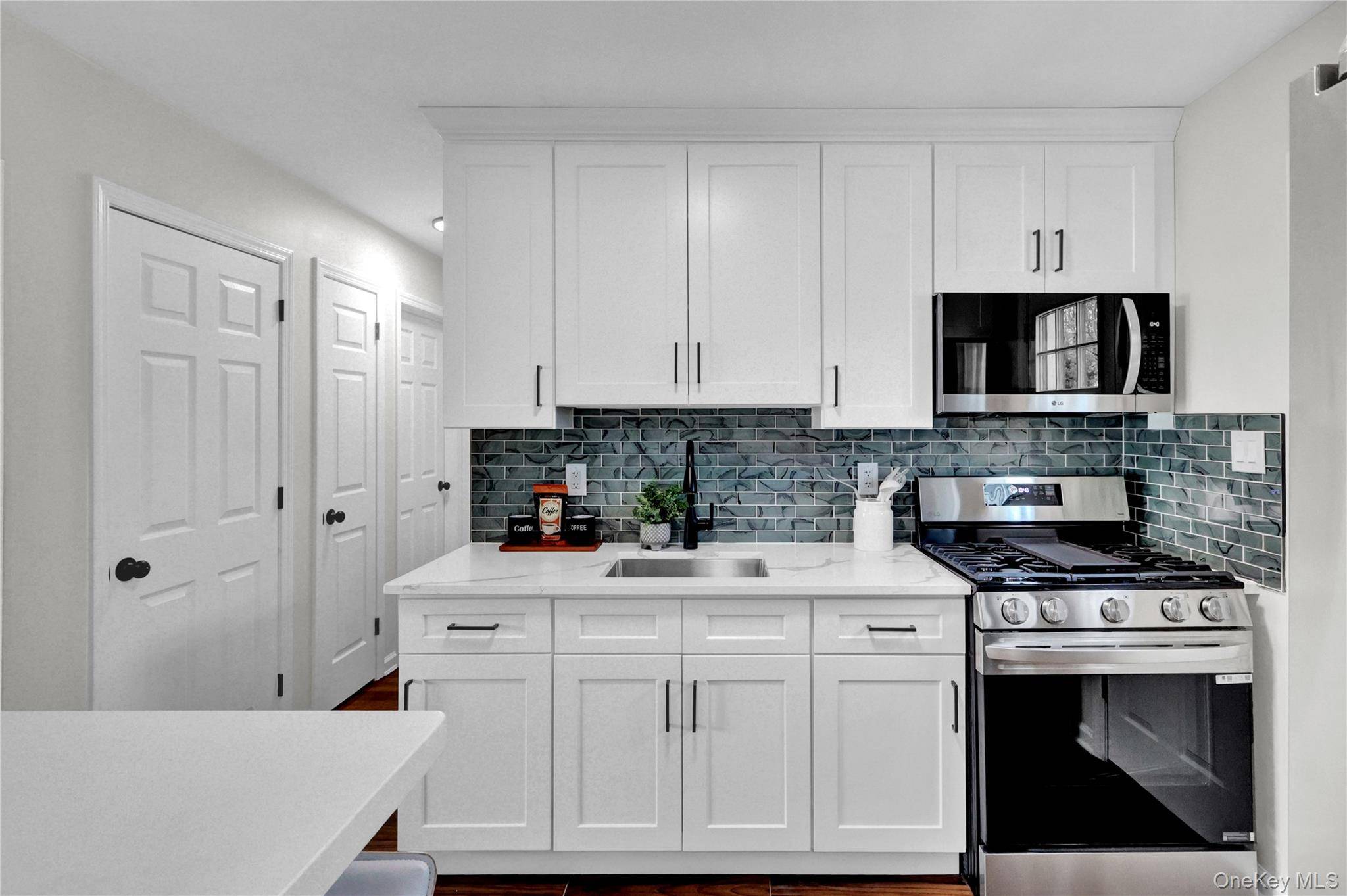Casa de 4 Dormitorios en Venta en Uniondale - Nueva York - EE. UU. - 8
