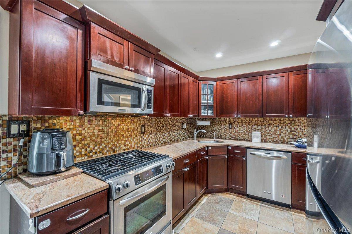 Casa com 4 Quartos à Venda em Uniondale - Nova Iorque - EUA - 8