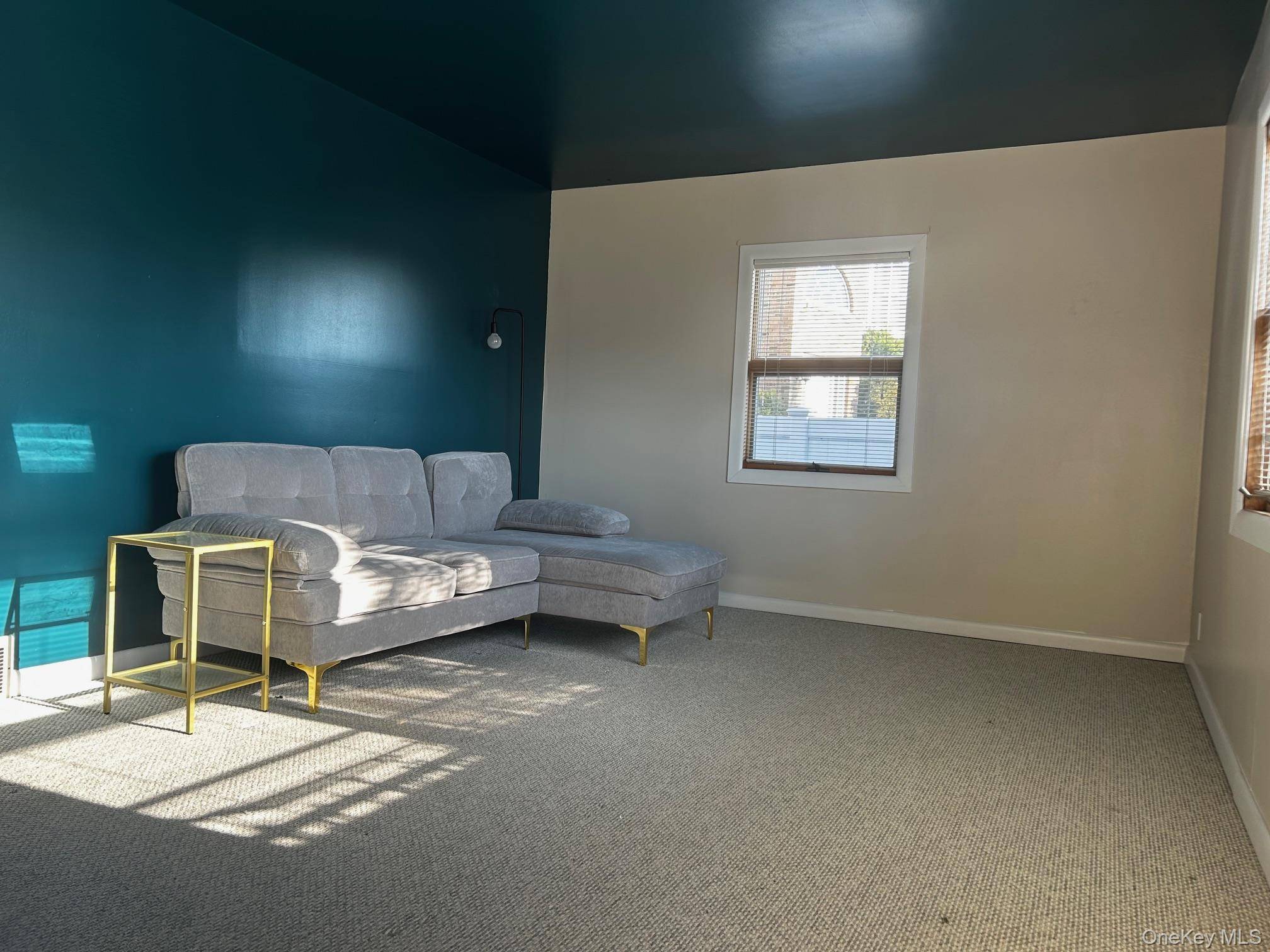Casa de 4 Dormitorios en Venta en Uniondale - Nueva York - EE. UU. - 3
