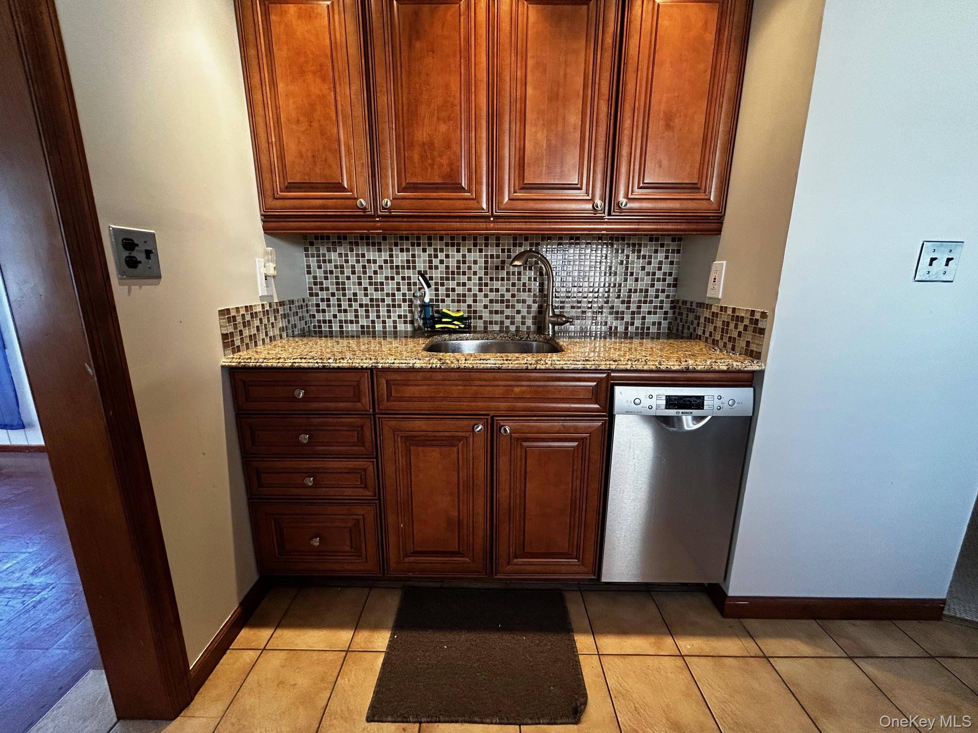 Casa de 4 Dormitorios en Venta en Uniondale - Nueva York - EE. UU. - 5
